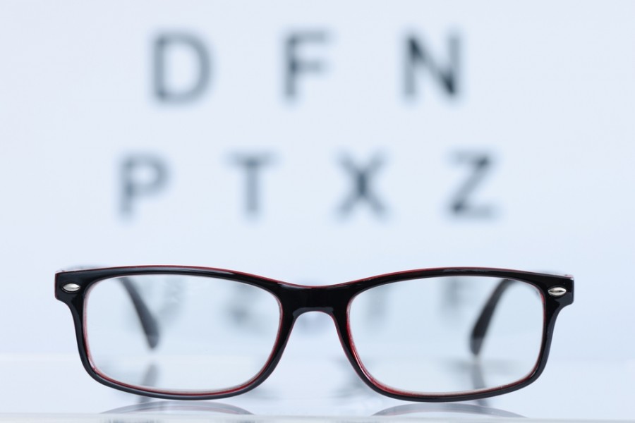 Hypermétropie opération à Paris : quelle opération pour ne plus porter de lunettes ?
