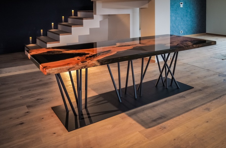Table bois résine époxy une déco brute pour votre maison parisienne